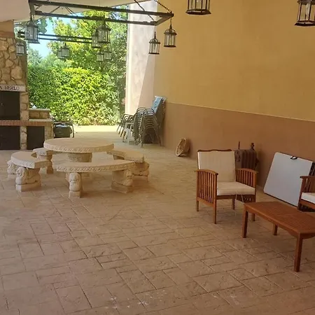 度假居 Con Piscina En *