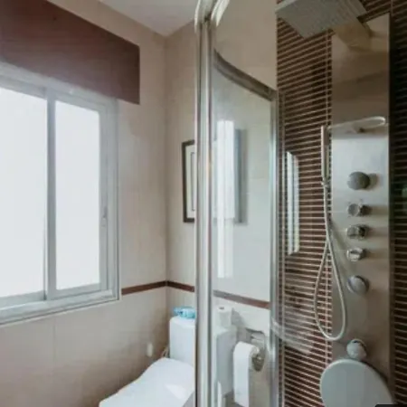 Con Piscina En 度假居 *